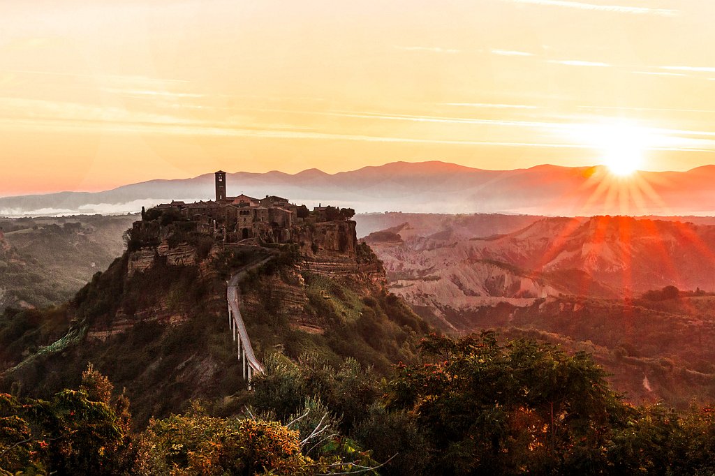 1 - L'INCANTEVOLE ALBA A CIVITA .jpg